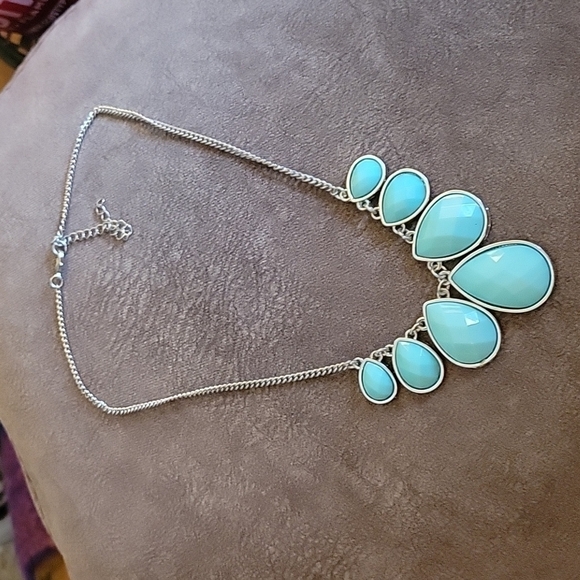 5/$25 VTG Acrylic Teal Teardrop Bib Chain Necklace - Picture 2 of 6